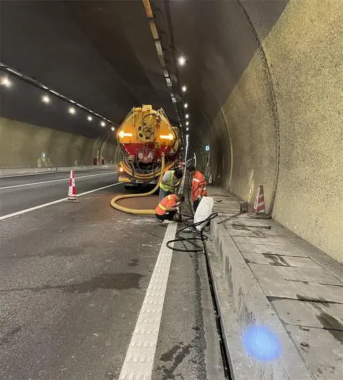 湖州隧道排水渠清淤